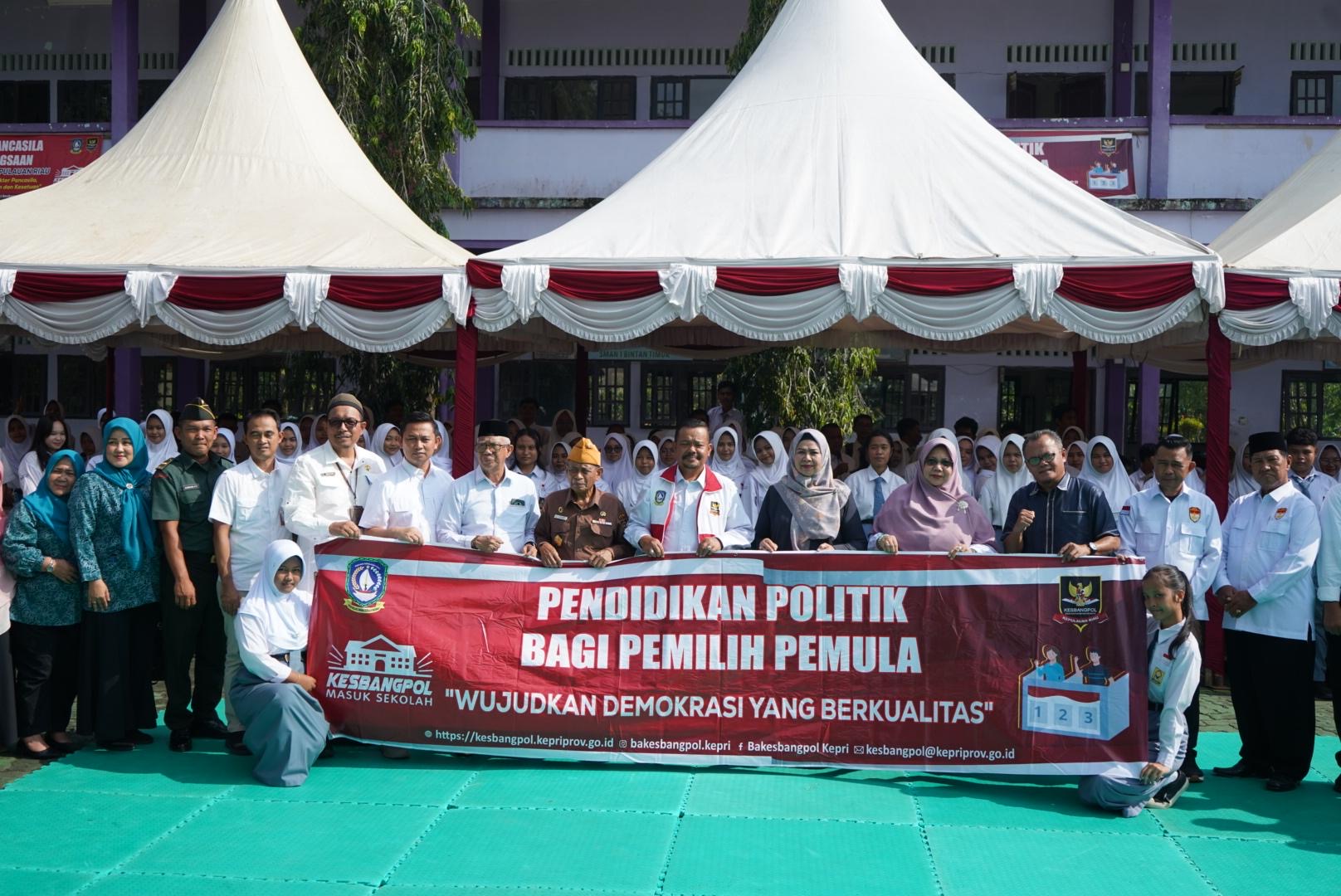 Ketua TP PKK Kepri Dewi Kumalasari Jadi Narasumber  KEMAS di SMA Negeri 1 Bintan Timur