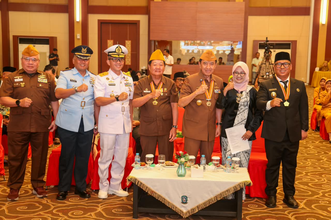 Wagub Nyanyang Terima Anugerah Bintang Veteran pada Peringatan Hari Veteran Nasional 2026
