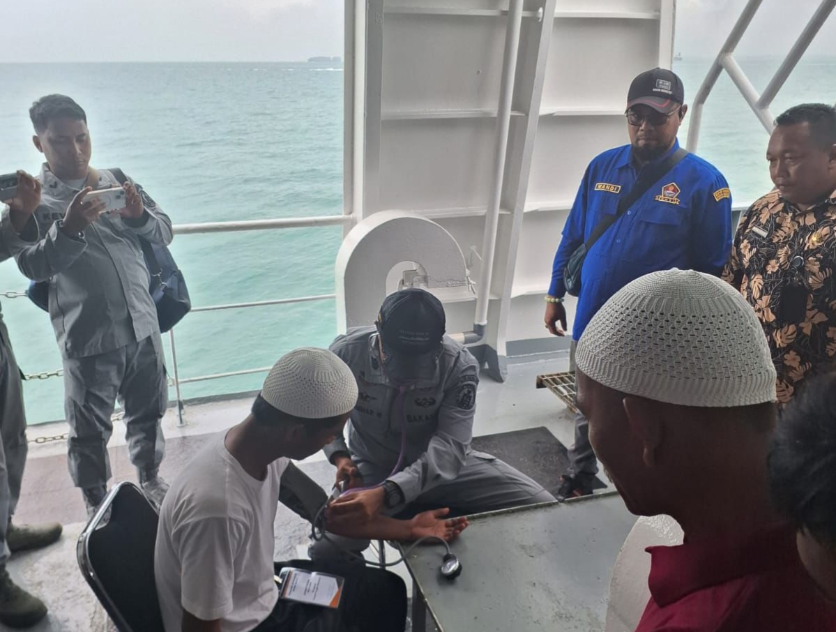 Badan Kesbangpol Kepri Dampingi Bakamlah RI Menerima Pemulangan 4 Nelayan Kepri yang Tanpa Sengaja Melanggar Wilayah Perbatasan Malaysia