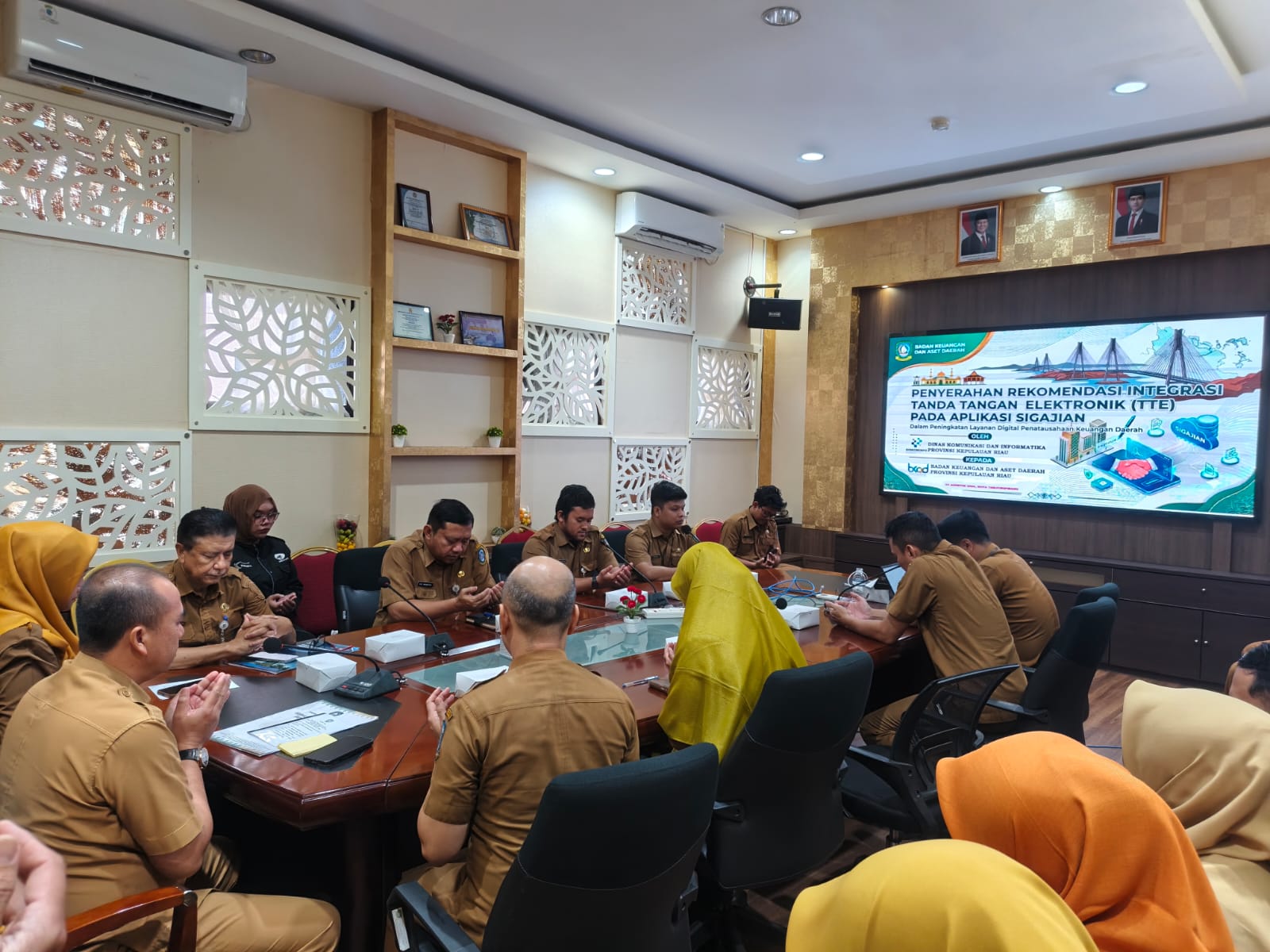 Acara Penyerahan Lembar Pengesahan Sertifikat Elektronik Aplikasi Sigajian