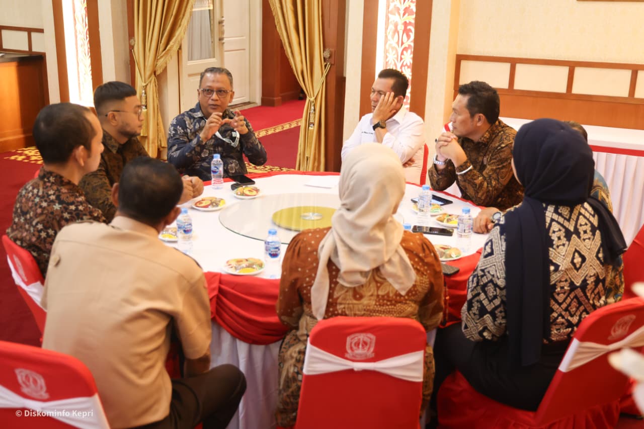 Gubernur Ansar Bahas Penguatan Internet dan Green Energy Bersama PLN Icon Plus