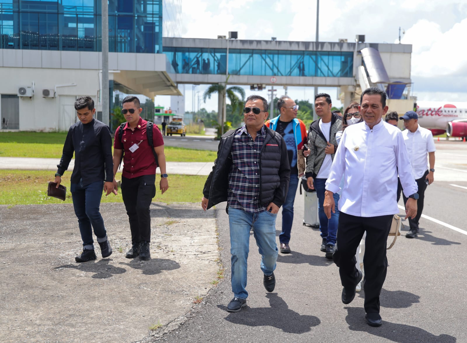 Gubernur Ansar Sambut Kedatangan Gubernur Jateng dan Lampung di Bandara RHF  Tanjungpinang