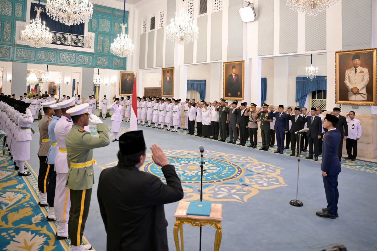 M. Salman Farisi dan Raudah Mabrura bersama 74 Paskibraka lainnya
Dikukuhkan menjadi Paskibraka Tingkat Pusat Tahun 2026 oleh Wakil Presiden  RI, Gibran Rakabuming Raka di Istana Negara Jakarta, Sabtu, 15 Agustus 2026.