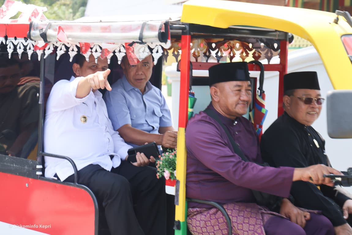 Gubernur Ansar Dampingi JAM-Intel Kejagung Jelajahi Sejarah Pulau Penyengat
