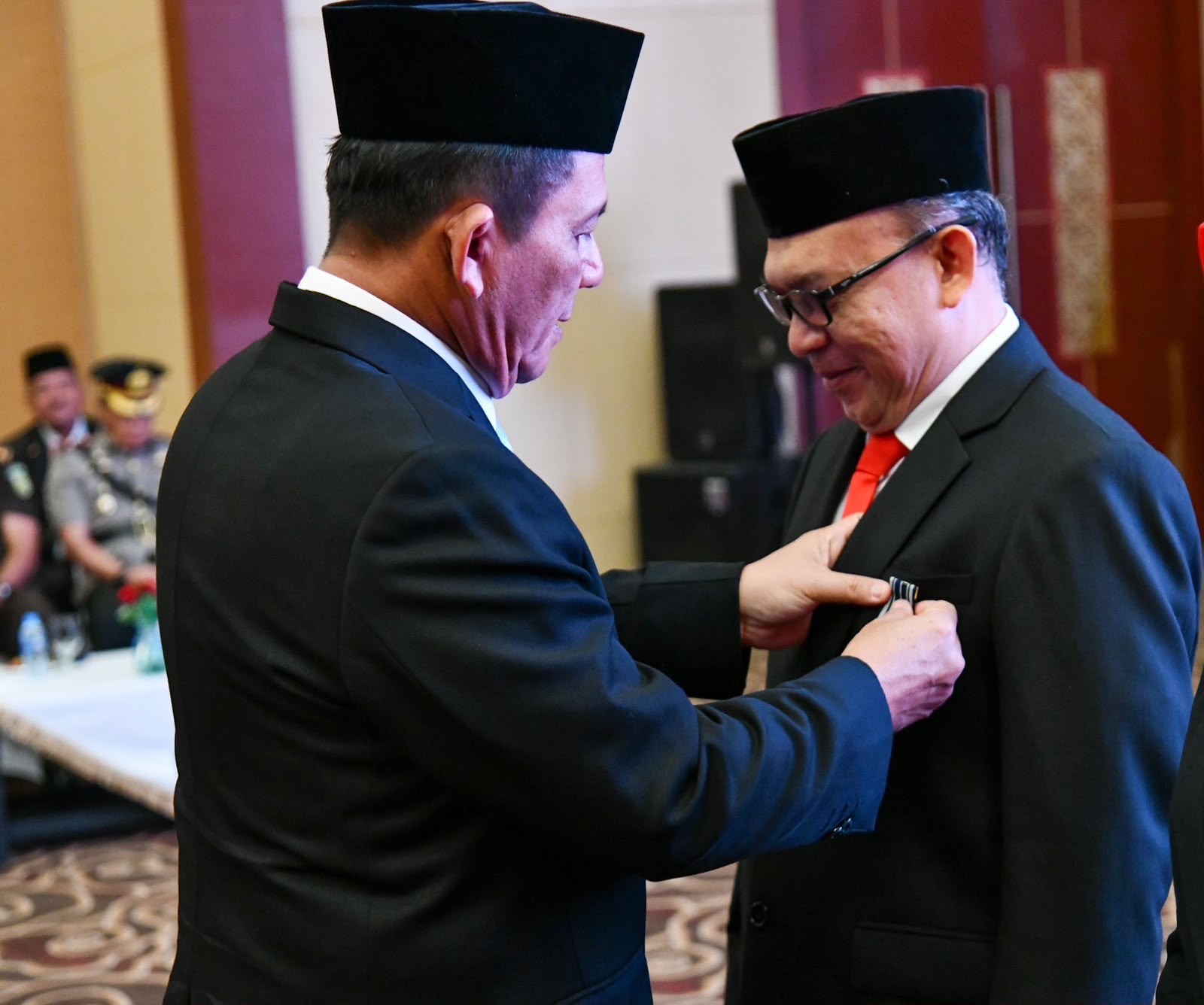 Gubernur Ansar Serahkan Satyalancana Karya Satya kepada 610 PNS Kepri