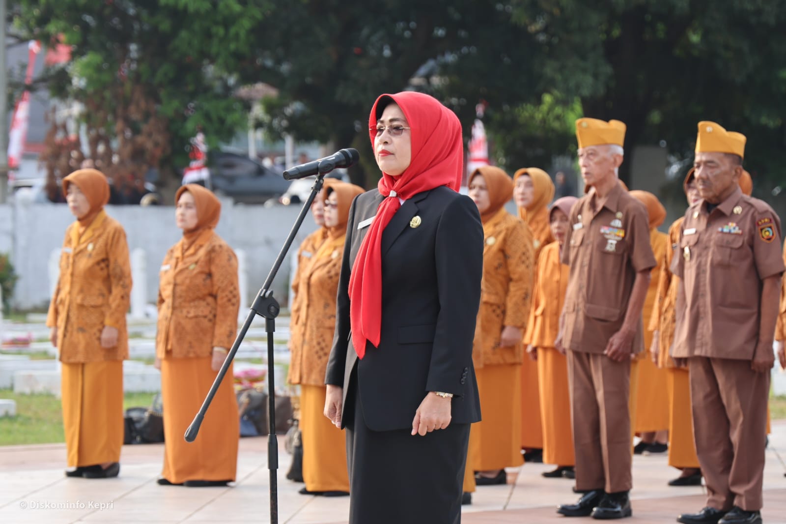 Peringati Hari Veteran, Pemprov Kepri Gelar Upacara dan Ziarah Tabur Bunga di TMP Pusara Bhakti
