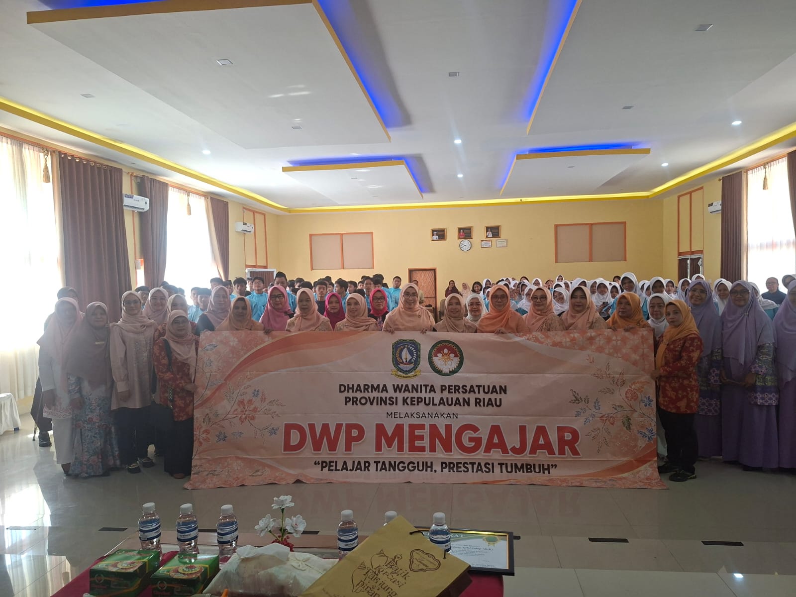 DWP DKP2KH  Ikut Partisipasi dalam DWP Provinsi Kepri DWP Mengajar di SMAN 4 Tanjungpinang
