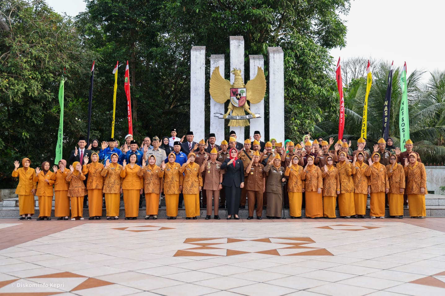 Peringati Hari Veteran, Pemprov Kepri Gelar Upacara dan Ziarah Tabur Bunga di TMP Pusara Bhakti
