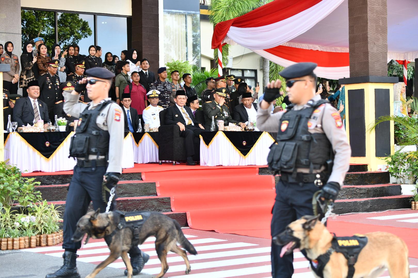 Gubernur Ansar Hadiri Upacara dan Syukuran Peringatan Hari Bhayangkara ke-79 di Mapolda Kepri