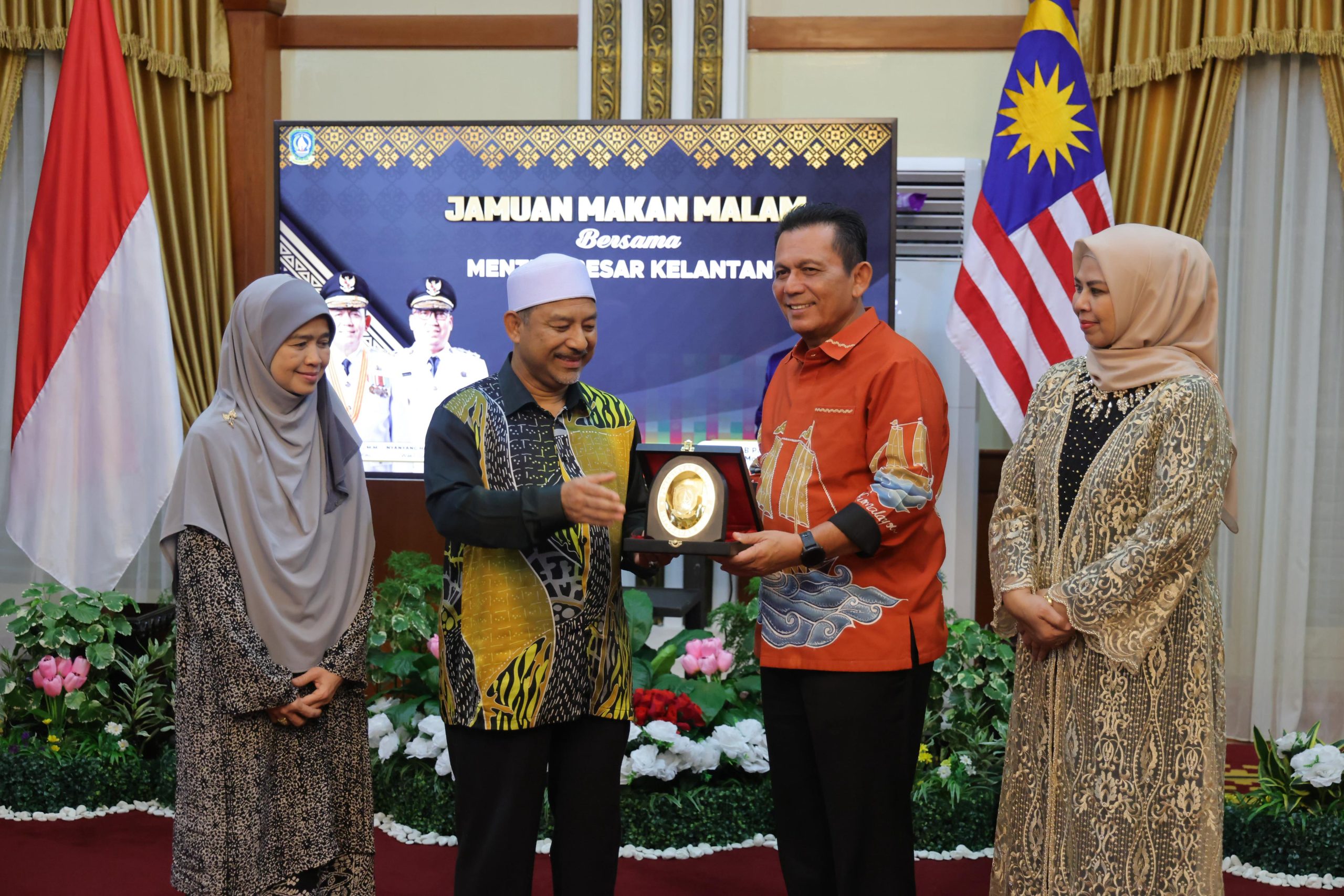 Gubernur Kepulauan Riau Menjamu Menteri Besar Kelantan dalam Jamuan Makan Malam