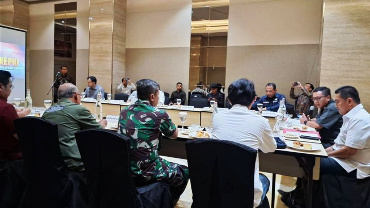 Kepala Bakesbangpol Kepri Selaku Sekretaris KOMINDA Provinsi Kepulauan Riau Menghadiri Rapat Rutin KOMINDA Provinsi Kepulauan Riau