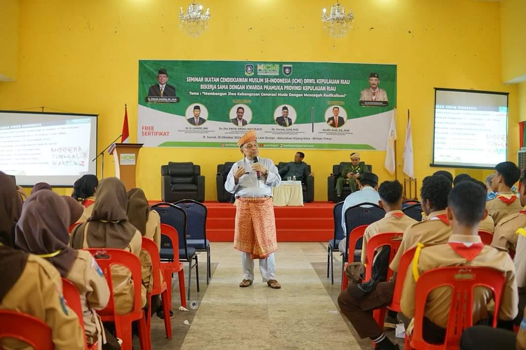 Kepala Badan Kesbangpol, Dr. Darson, S.Pd MSI Narasumber Seminar ICMI Orwil Kepri