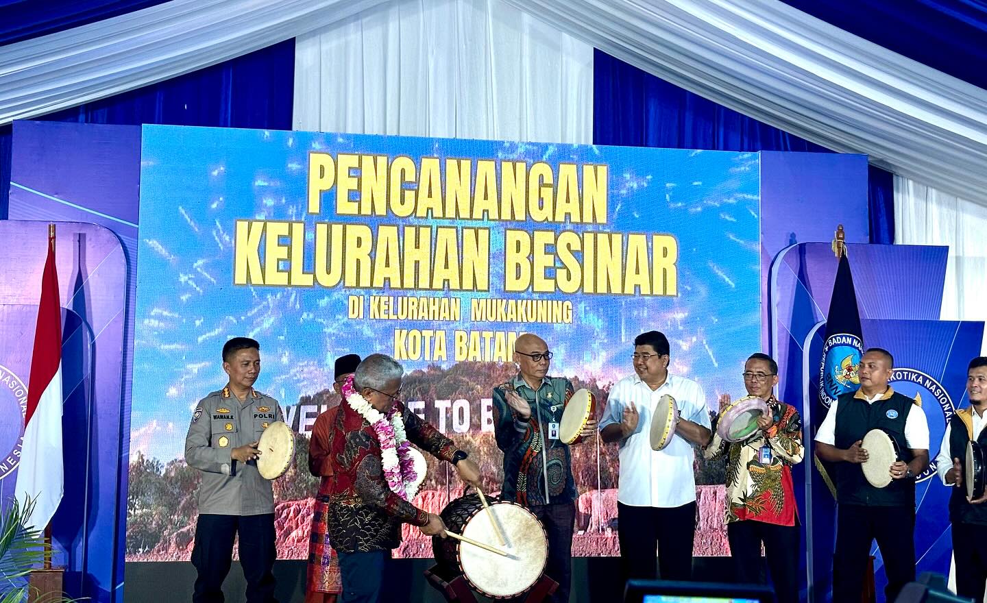 Plt. Bakesbangpol Kepri Mewakili Gubernur Hadiri Acara Pencanangan Kelurahan BERSINAR Muka Kuning Batam Bersama Kepala BNN Republik Indonesia Bapak Komjen. Pol. Marthinus Hukom, S.I.K,. M.Si