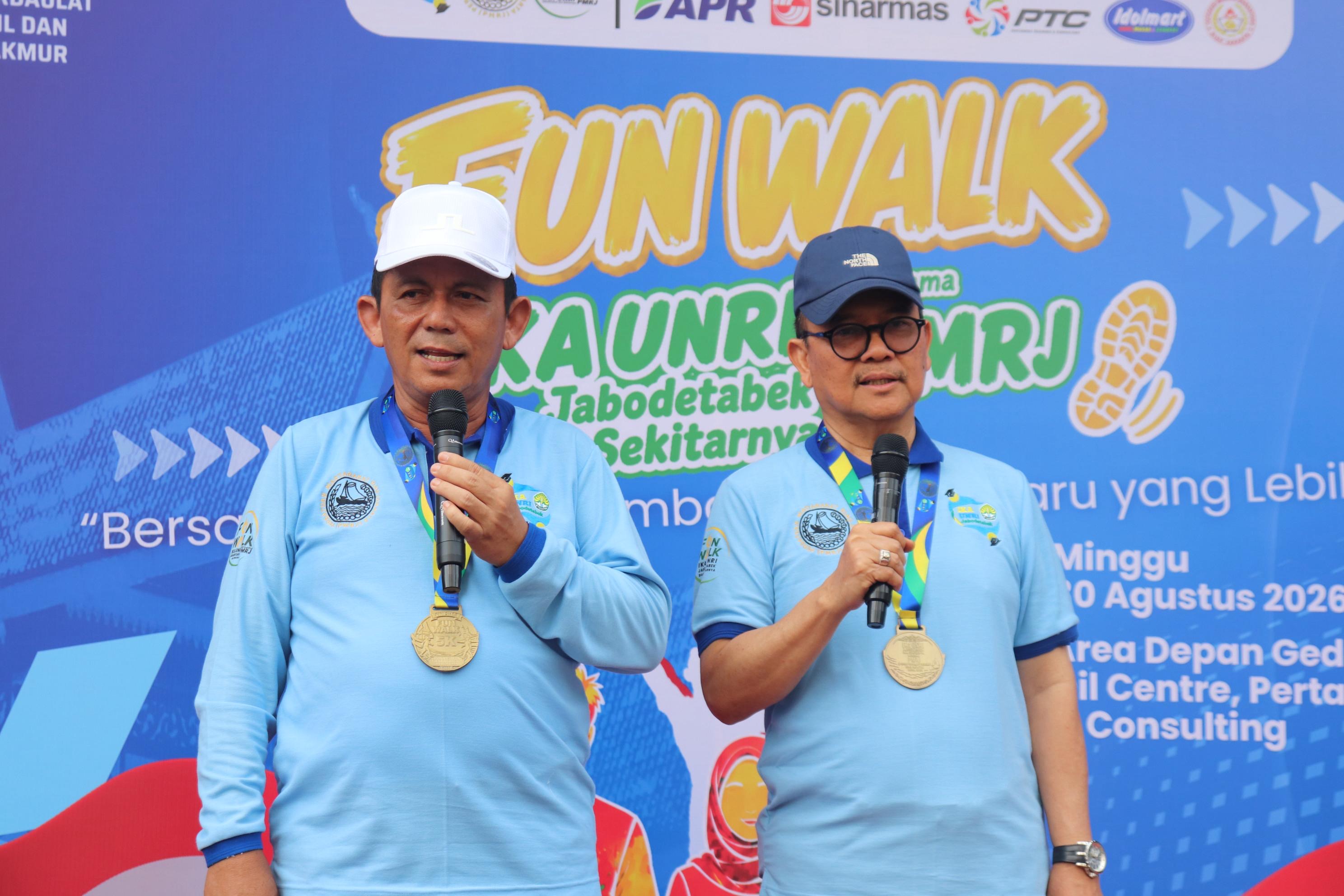 Gubernur Ansar Bersama Alumni UNRI dan PMRJ Ikuti Fun Walk HUT ke-81 RI di Jakarta