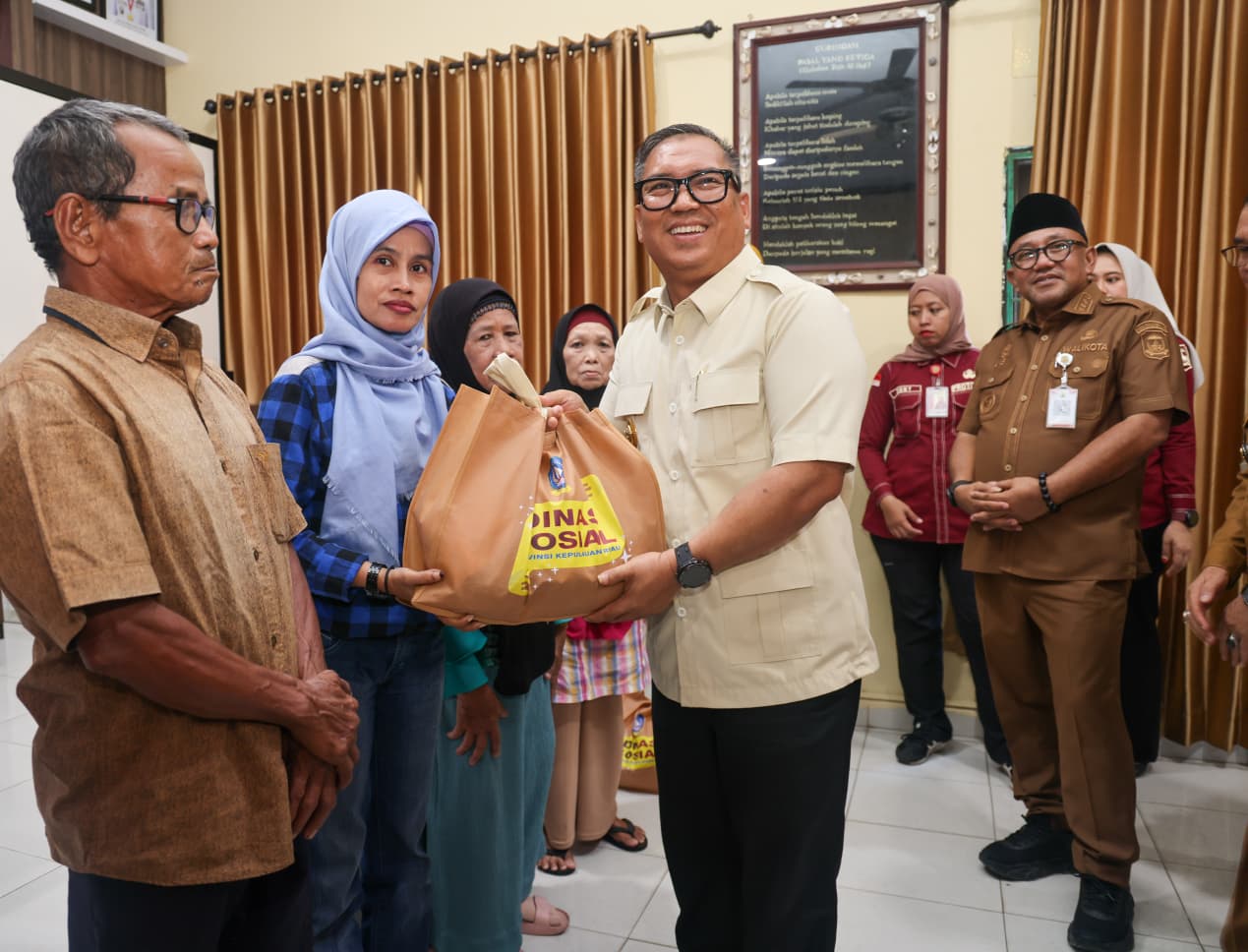 Pemprov Kepri Salurkan 500 Paket Sembako, Perkuat Kesejahteraan Sosial di Tanjungpinang