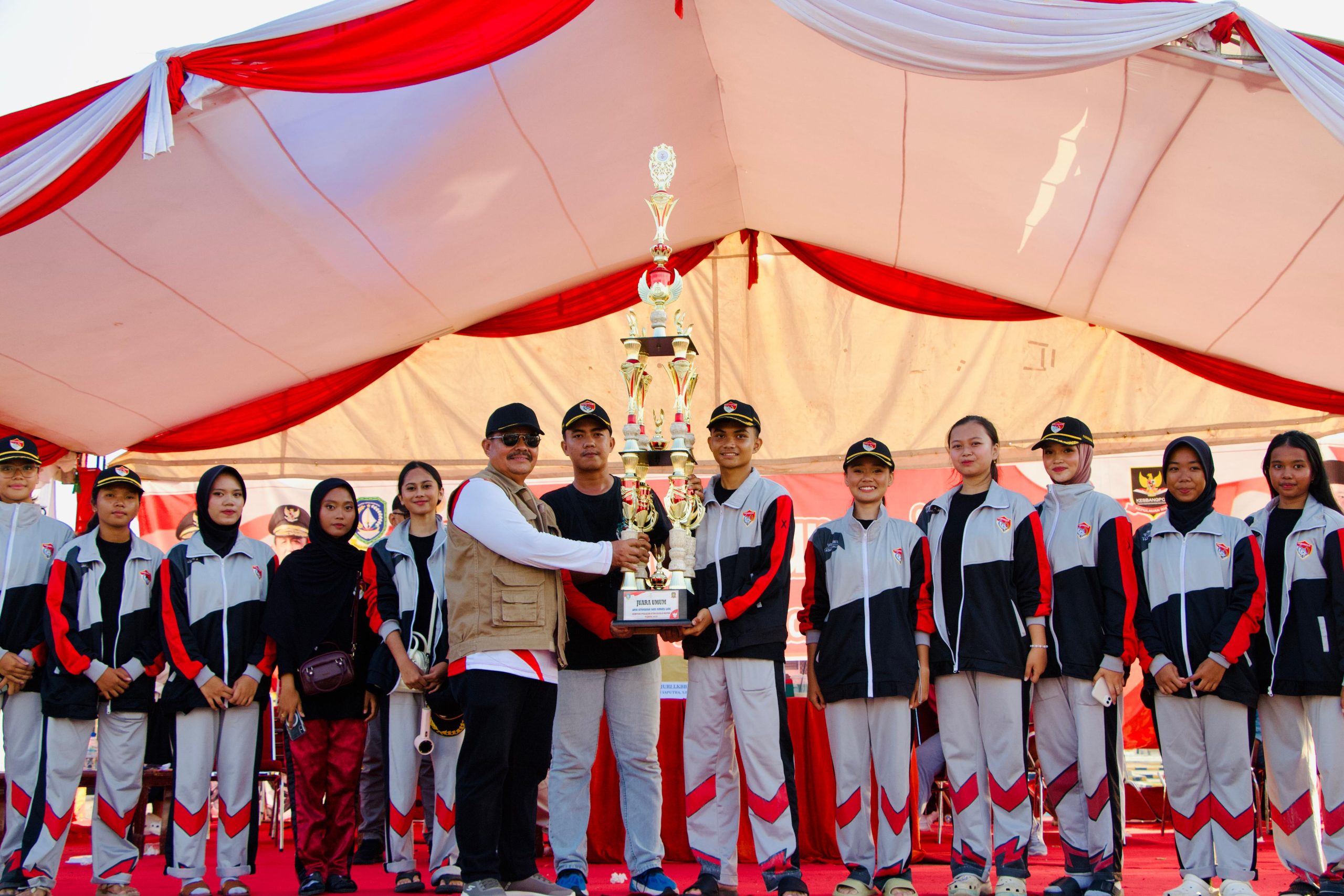 Passus Paskibra SMAN 20 Batam Juara Umum Lomba Ketangkasan Baris Berbaris (LKKB) Gerbyar Pelajar Pancasila Kepri 2025