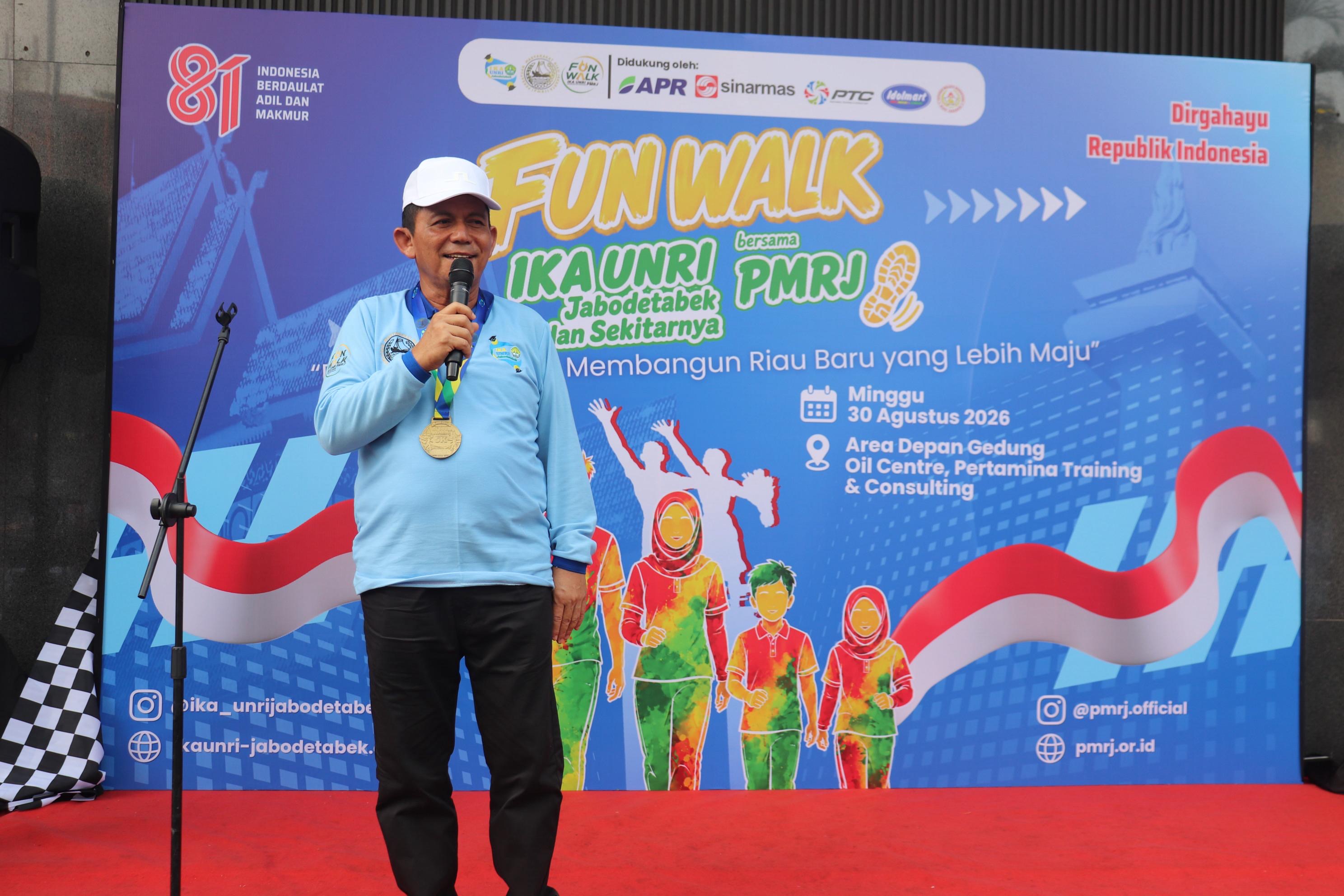Gubernur Ansar Bersama Alumni UNRI dan PMRJ Ikuti Fun Walk HUT ke-81 RI di Jakarta