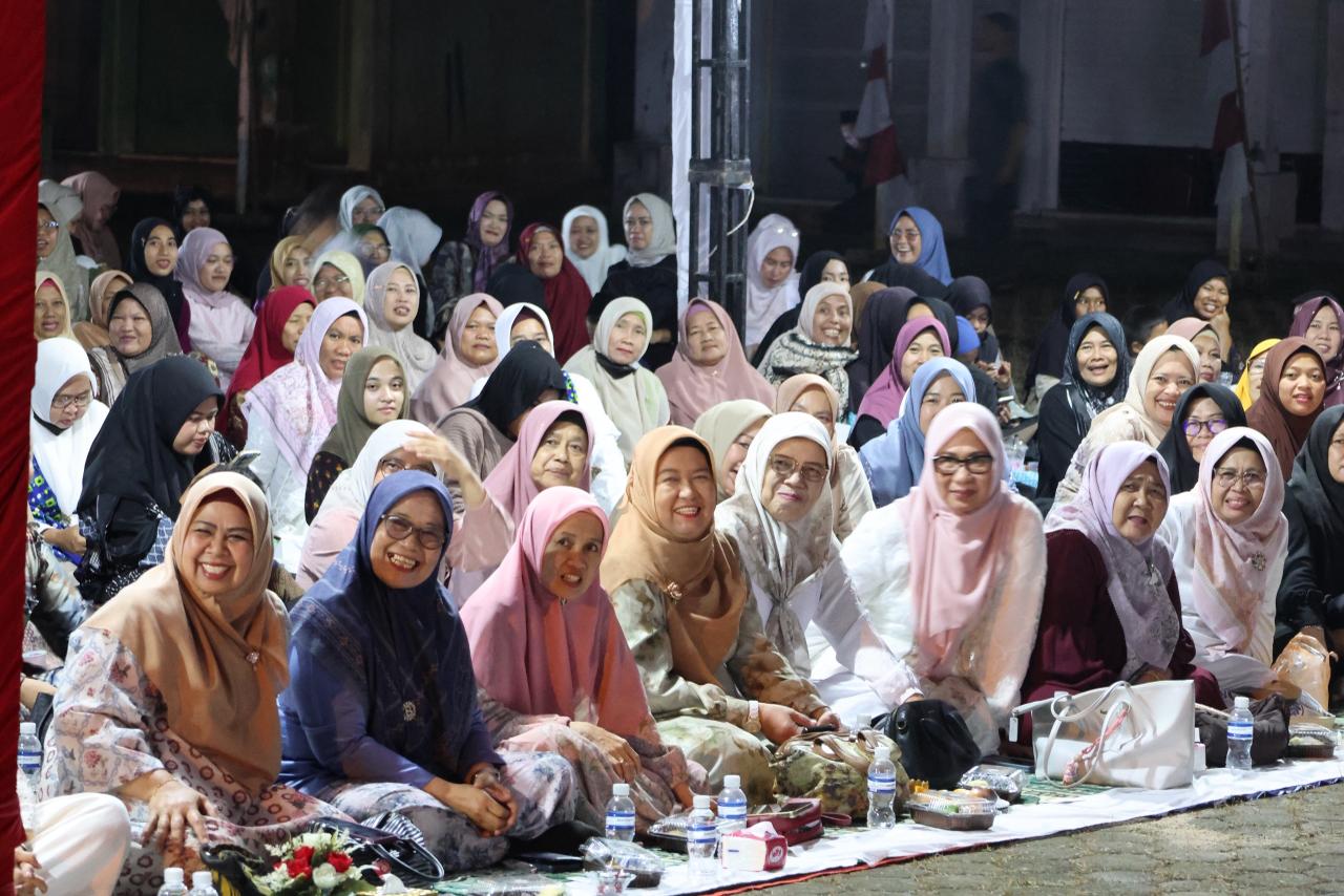 Dewi Ansar Ajak Masyarakat Teladani Akhlak Rasulullah pada Peringatan Maulid Nabi di Bintan