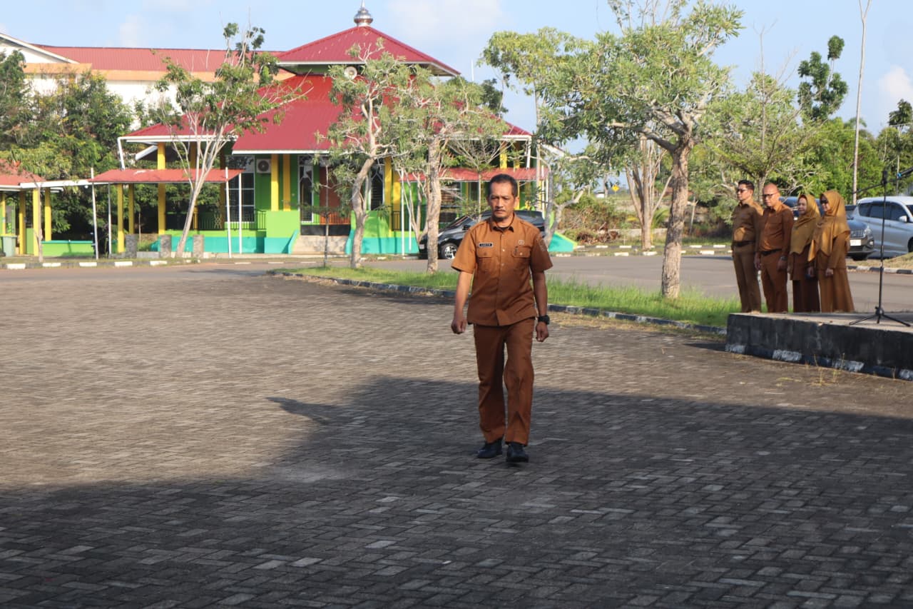 Apel Senin Pagi di Lapangan Apel Dinas Pendidikan
