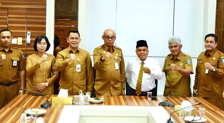 Pisah Sambut Kepala Badan Kesatuan Bangsa Dan Politik Provinsi Kepulauan Riau Dari Bapak Hasfrizal Handra, S.Sos Kepada Bapak Dr. Darson, S.Pd, M.Si