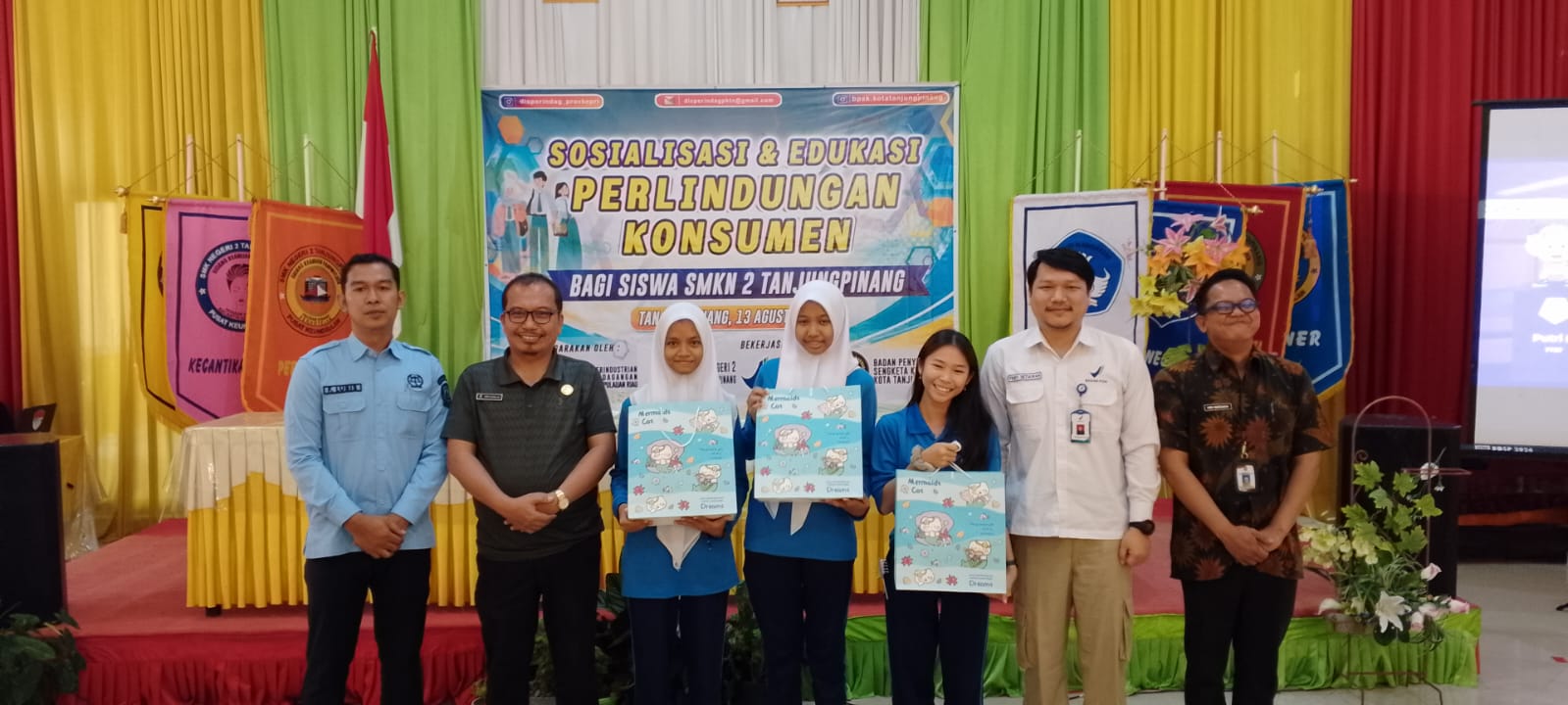 Sosialisasi dan Edukasi KONSUMEN CERDAS untuk siswa SMA dan SMK di Kota Tanjungpinang