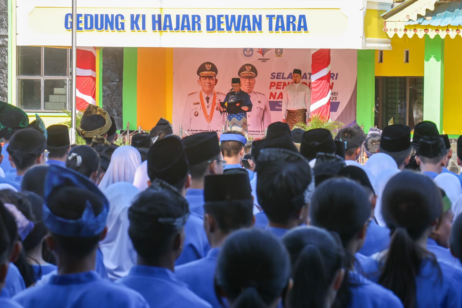 Upacara Hardiknas 2025 Disejalankan Launching Program "Kesbangpol Masuk Sekolah" oleh Gubernur Kepri