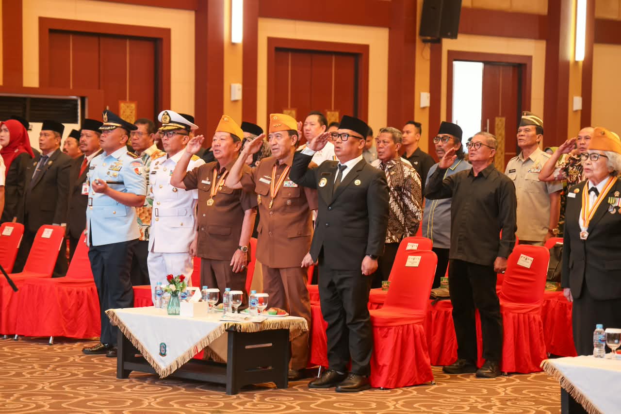 Wagub Nyanyang Terima Anugerah Bintang Veteran pada Peringatan Hari Veteran Nasional 2026