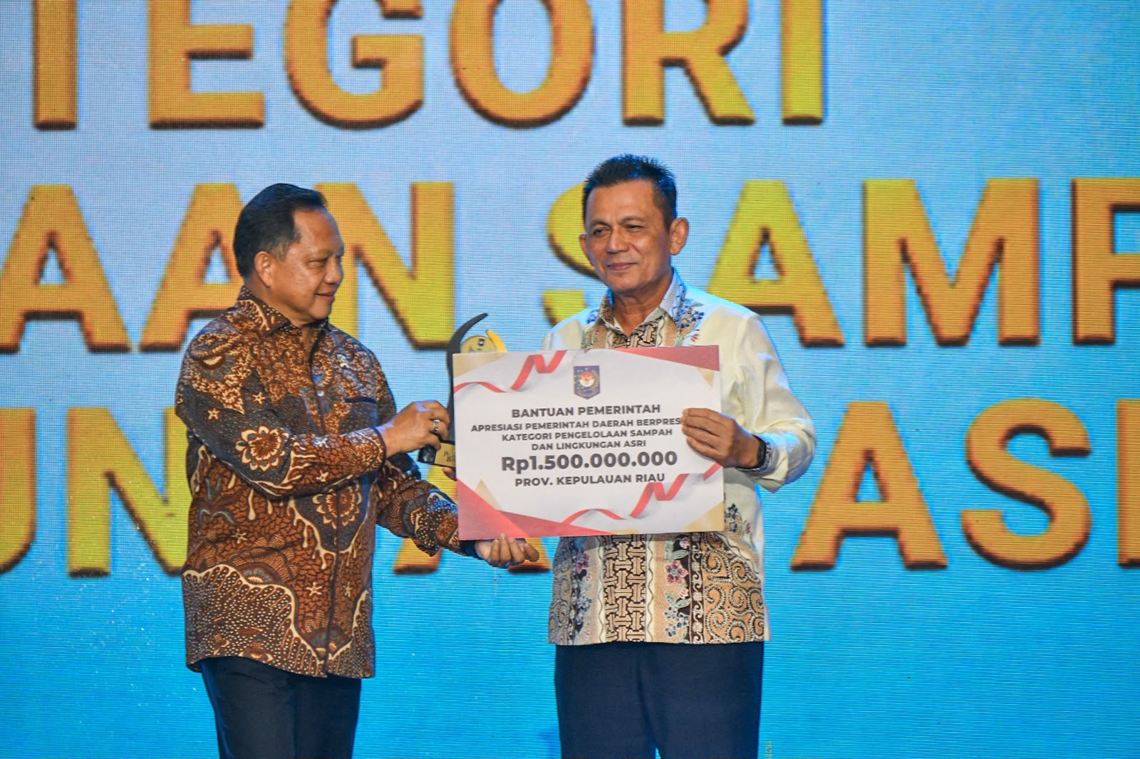 Kepri Terbaik II Pengelolaan Sampah dan Lingkungan Asri Regional Sumatera, Raih Apresiasi Rp1,5 Miliar