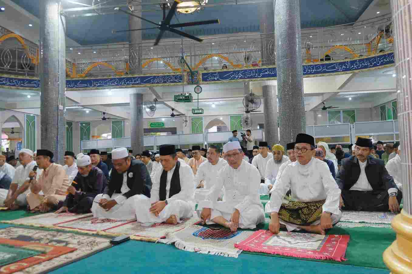Kepala Badan Kesbangpol Provinsi Kepri Dampingi Gubernur Sholat Idul Adha di Masjid Al Furqan Tanjungpinang