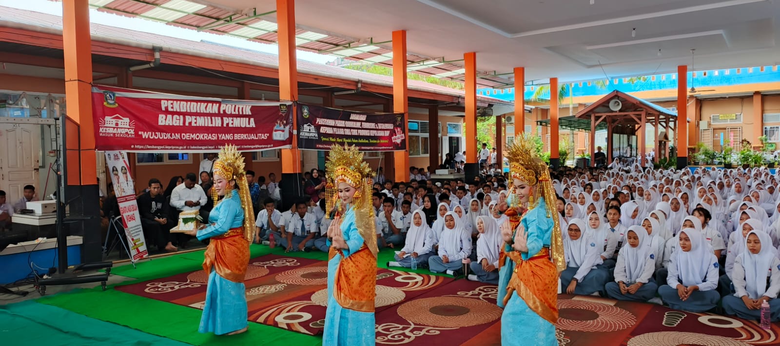 1.060 Pelajar SMAN 1 Karimun Antusias Ikuti Sosialisasi Penguatan Ideologi Pancasila, P4GN dan Pendidikan Politik pada Program KEMAS Seri Ke-11