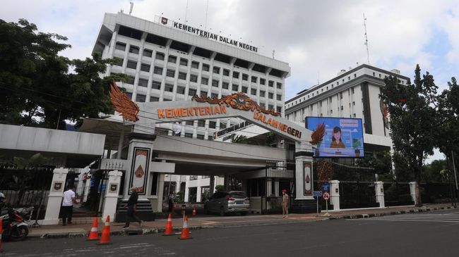 gedung-kementerian-dalam-negeri-ri-mendagri-cnbc-indonesiaandrean-kristianto_169.jpeg