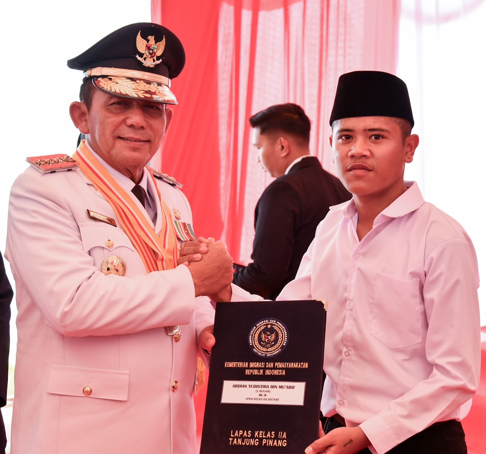 Gubernur Ansar Serahkan Remisi HUT ke-81 RI, 36 Warga Binaan Langsung Bebas