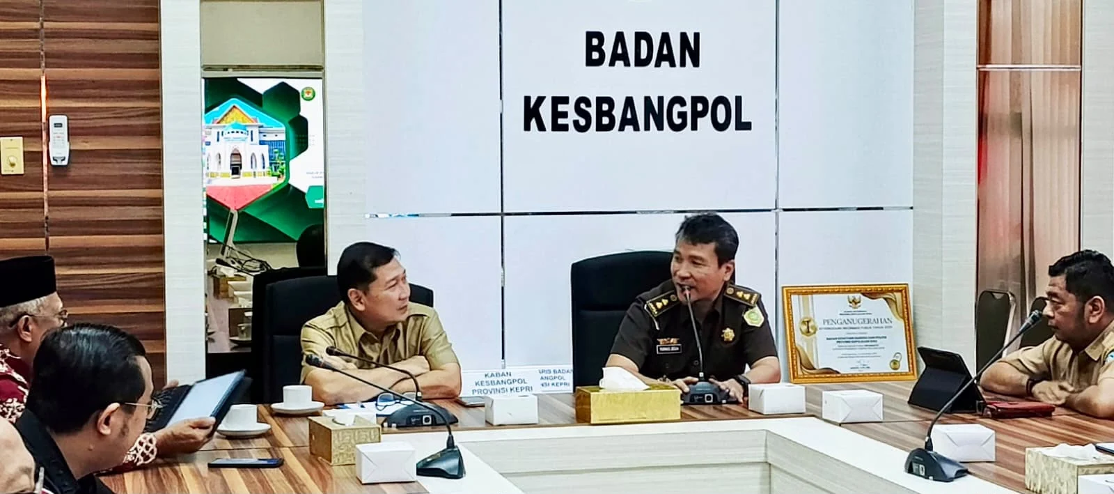 Badan Kesbangpol Kepri Gelar Rapat Koordinasi Pengawasan Aliran Kepercayaan Masyarakat dan Keagamaan Masyarakat (PAKEM) bersama Kejaksaan Tinggi Kepri dan Tim Pakem Provinsi Kepulauan Riau