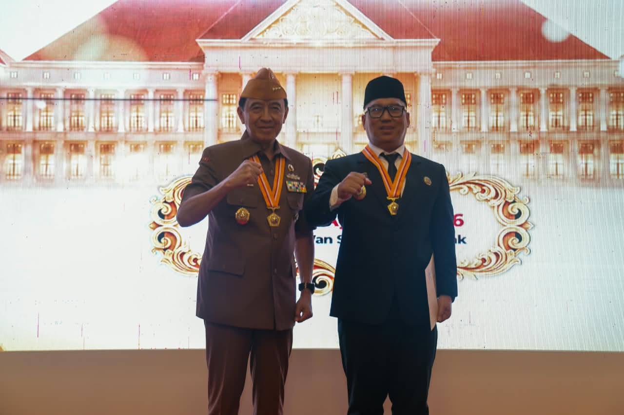 Wagub Nyanyang Terima Anugerah Bintang Veteran pada Peringatan Hari Veteran Nasional 2026