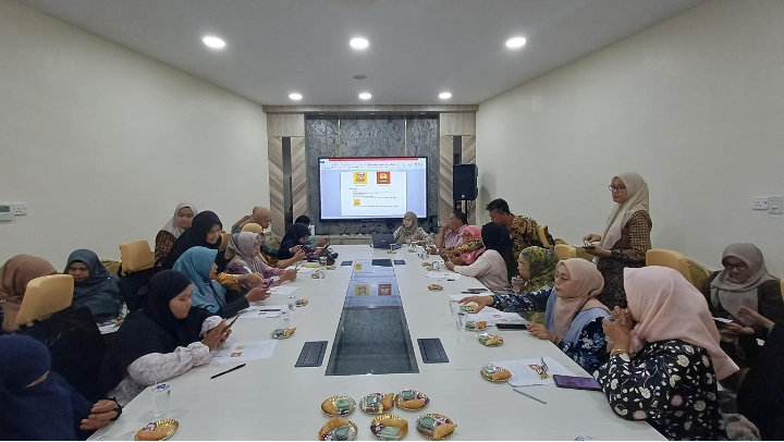 PELATIHAN KONTEN DIGITAL CANVA TINGKATKAN KETERAMPILAN IKM DAN UMKM KEPRI DALAM PROMOSI PRODUK 