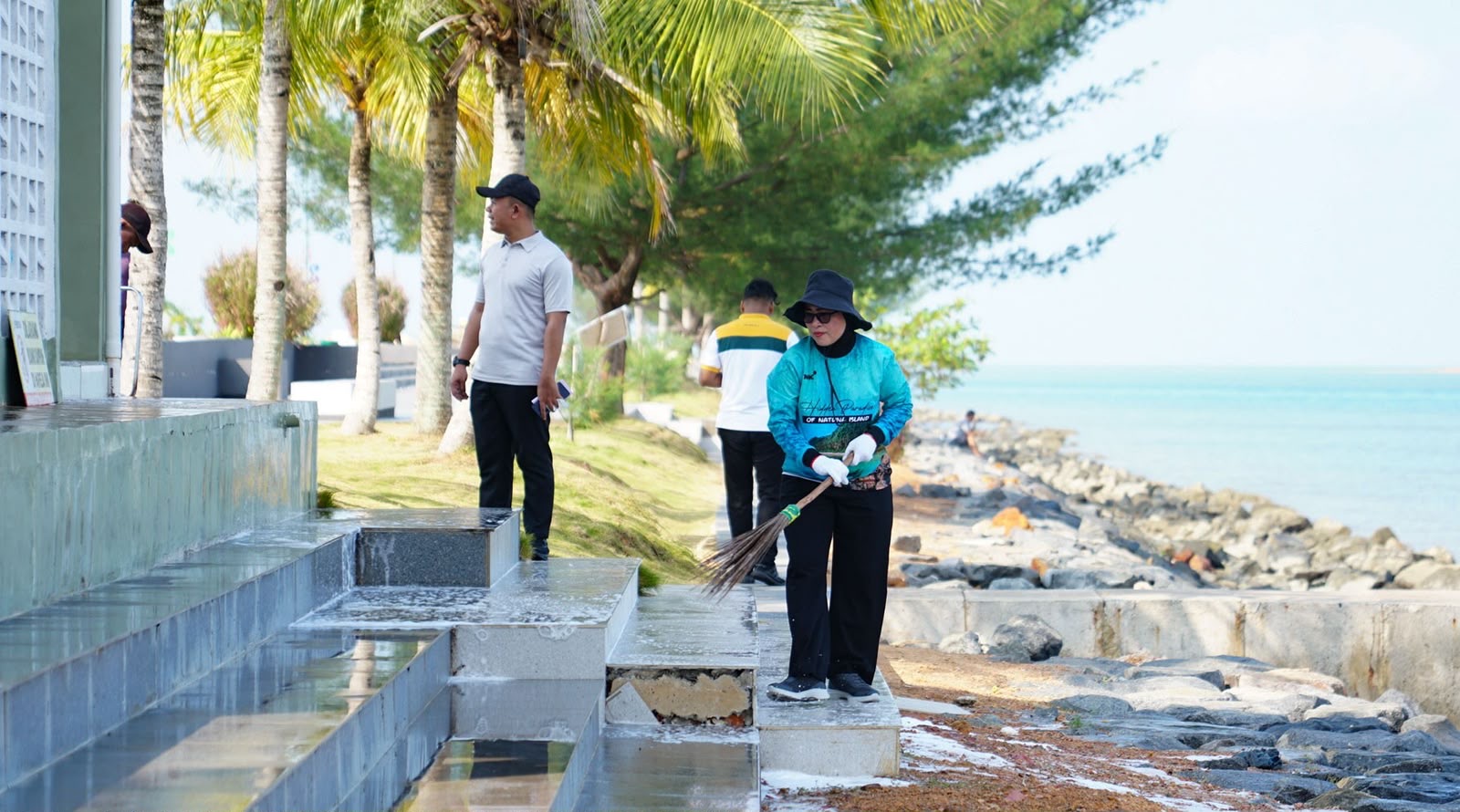 Sekda Misni Pimpin Gotong Royong di Kawasan Gurindam XII, Pastikan Bersih dan Terjaga
