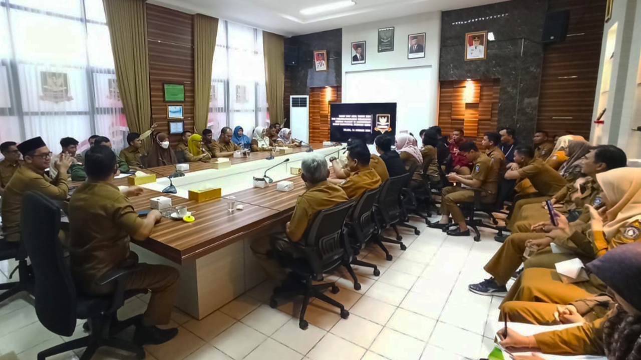 Jelang Pelaksanaan Program dan Kegiatan, Kepala Badan Kesbangpol Kepri Teken Perjanjian Kinerja bersama Pejabat Administrator dan Pejabat Pengawas