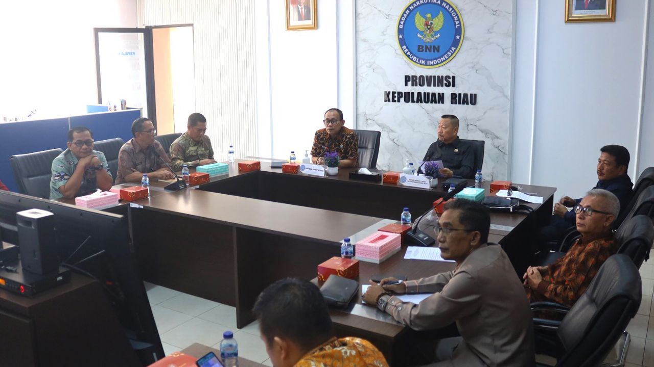 Kepala Badan Kesbangpol Kepri Berserta Komisi I DPRD Kepri Gelar Pertemuan Bersama BNNP Kepulauan Riau