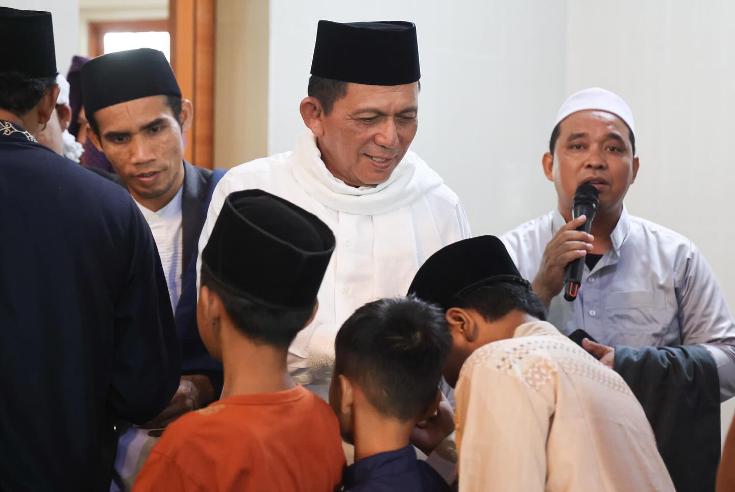 Badan Kesbangpol Kepri Dampingi Gubenur Kepri Pada Sholat Idul Adha 1445 H Dan Penyerahan Hewan Qurban di Masjid At Thoriq Sei Beduk Batam