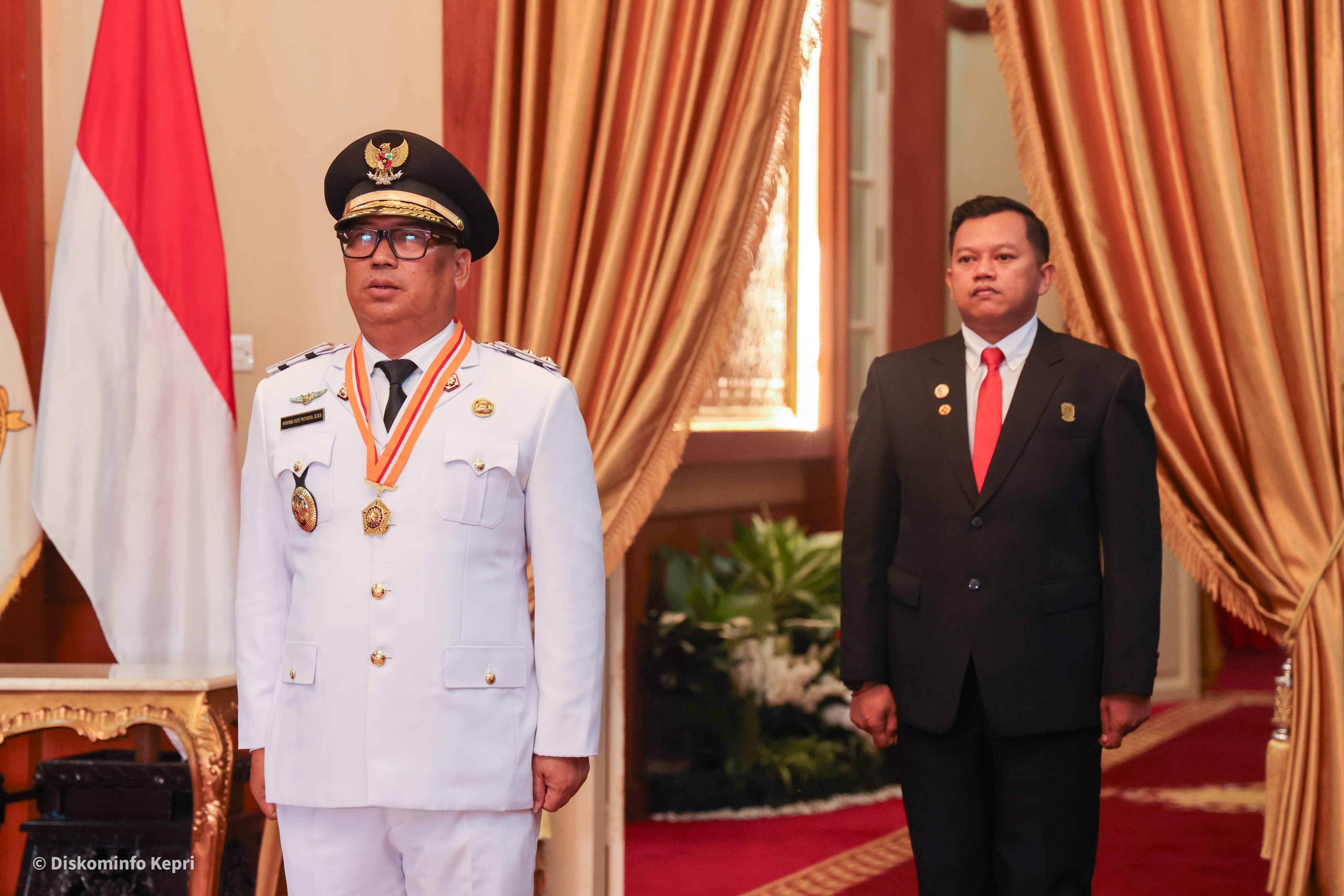 Upacara Penurunan Bendera HUT ke-81 RI Berlangsung Khidmat di Gedung Daerah Kepri