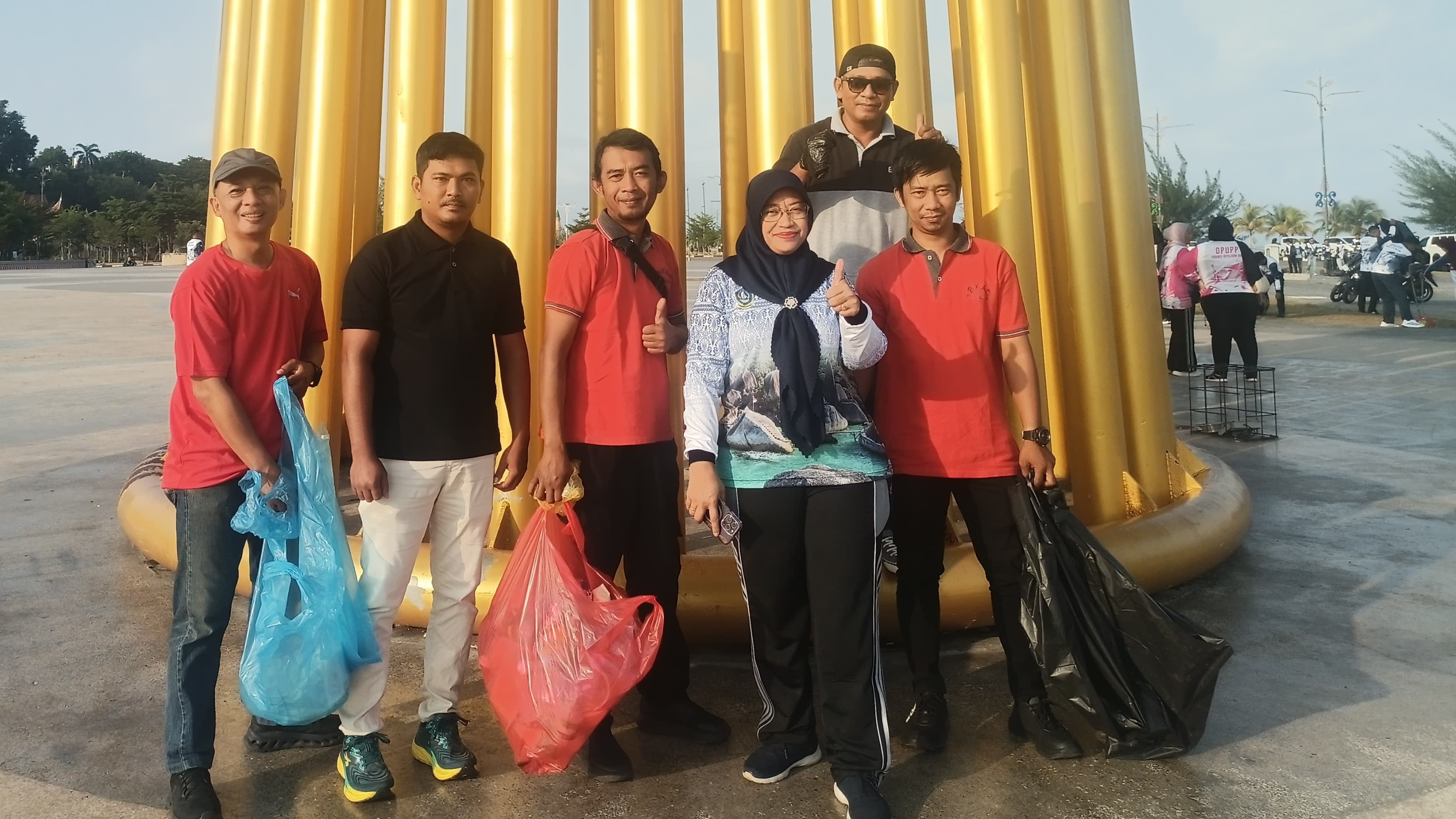 Pemprov Kepri Gelar Gotong Royong Serentak di Dataran Gurindam 12