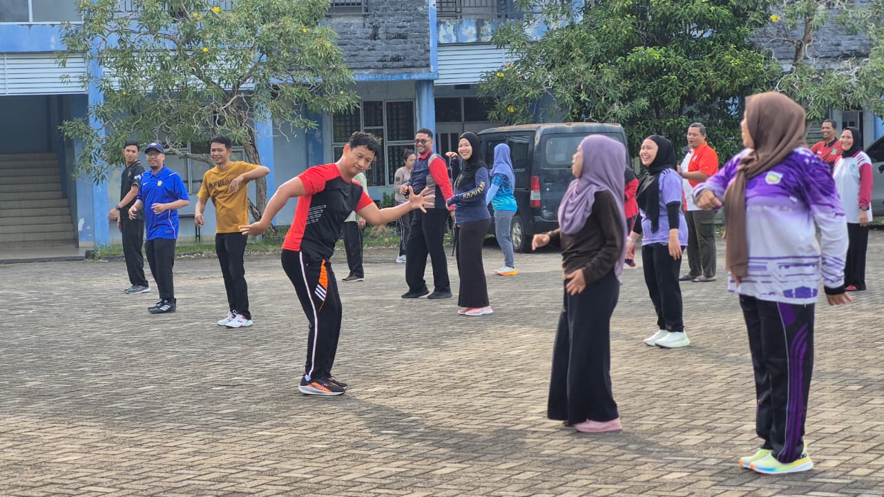 Disdik Kepri Gelar Senam Bersama dan Gotong Royong