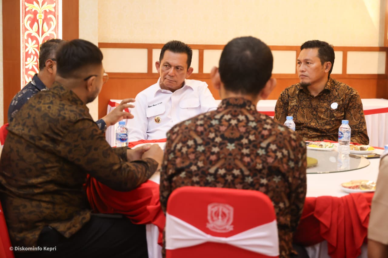 Gubernur Ansar Bahas Penguatan Internet dan Green Energy Bersama PLN Icon Plus
