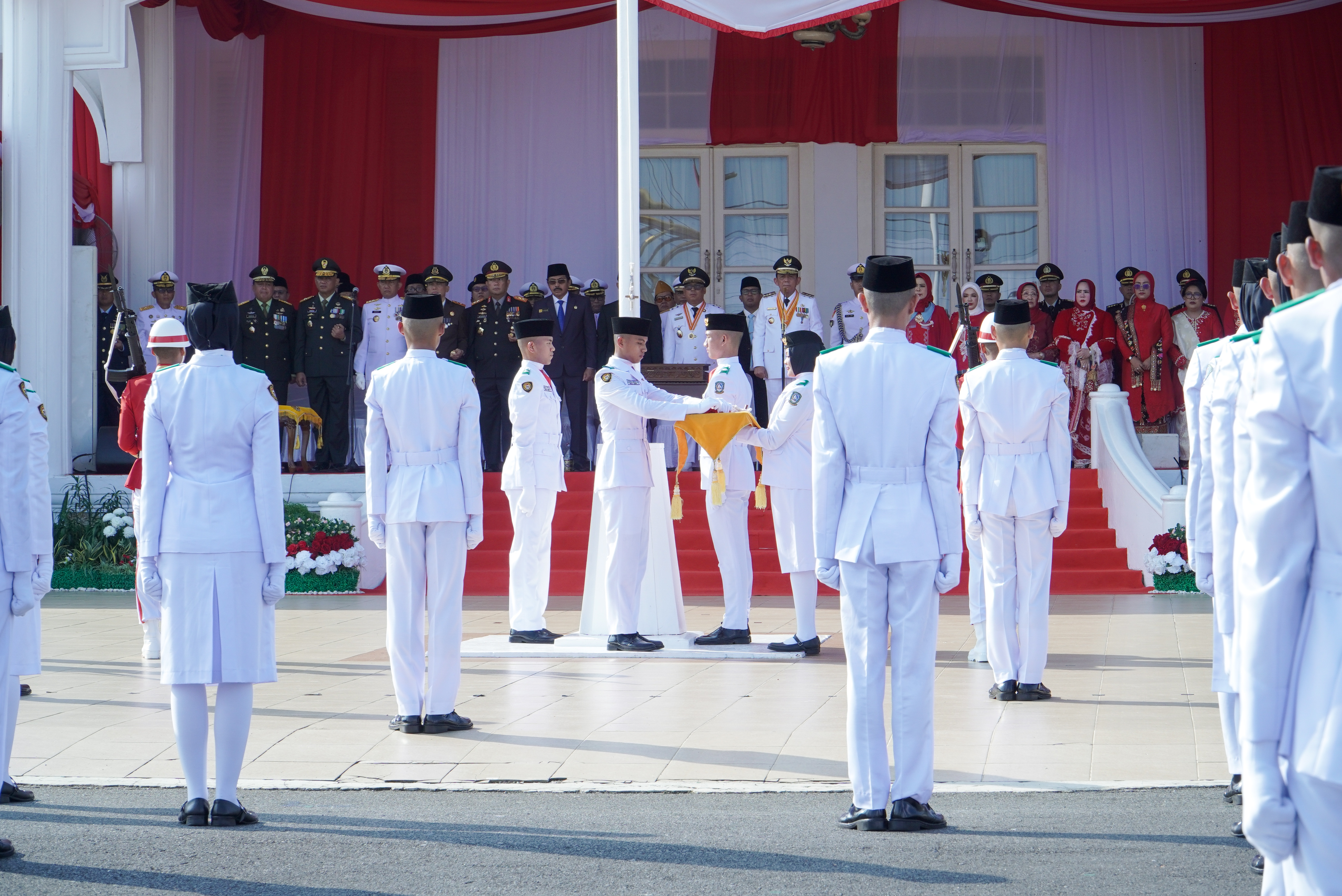 Pelaksanaan Upacara Hari Kemerdekaan Republik Indonesia di Gedung Daerah 