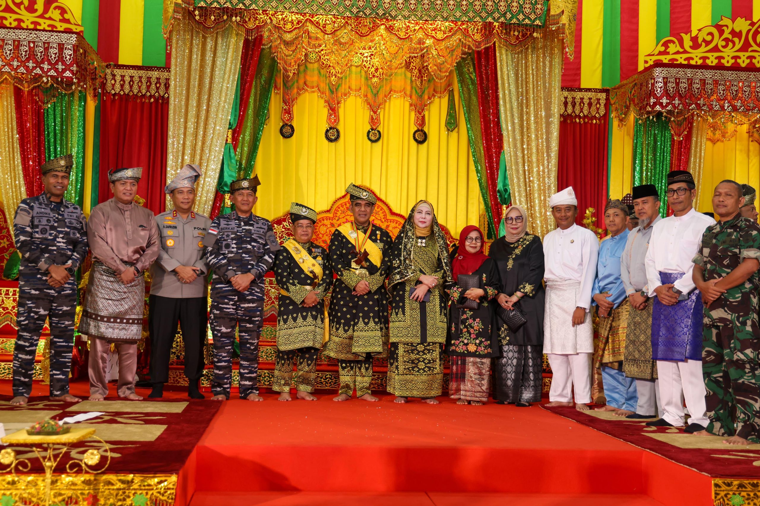 Kepala Badan Kesbangpol Kepri Mengucapkan Tahniah Atas Penganugerahan Gelar Kebesaran Adat Datok Seri Diwangsa  Wira Perdana kepada Yang Mulia H.Ahmad Muzani Ketua MPR RI
