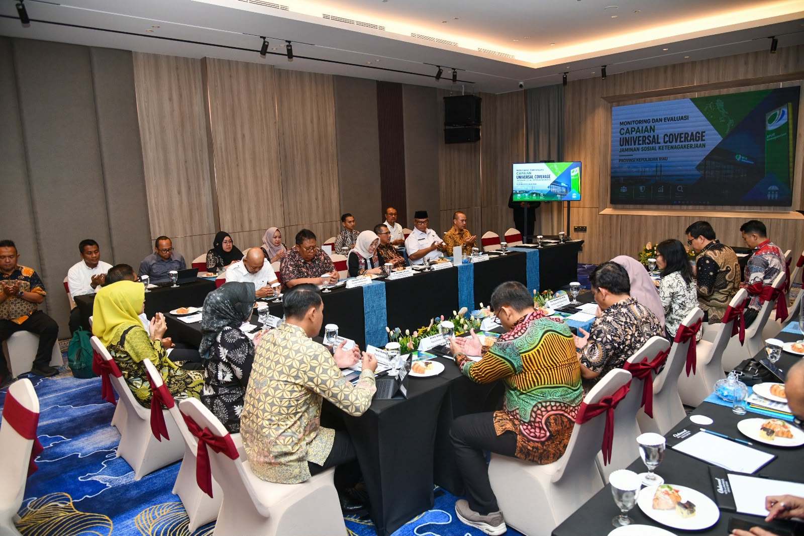 Sekdaprov Ikuti Monitoring dan Evaluasi Capaian Universal Coverage Jamsostek Kepri