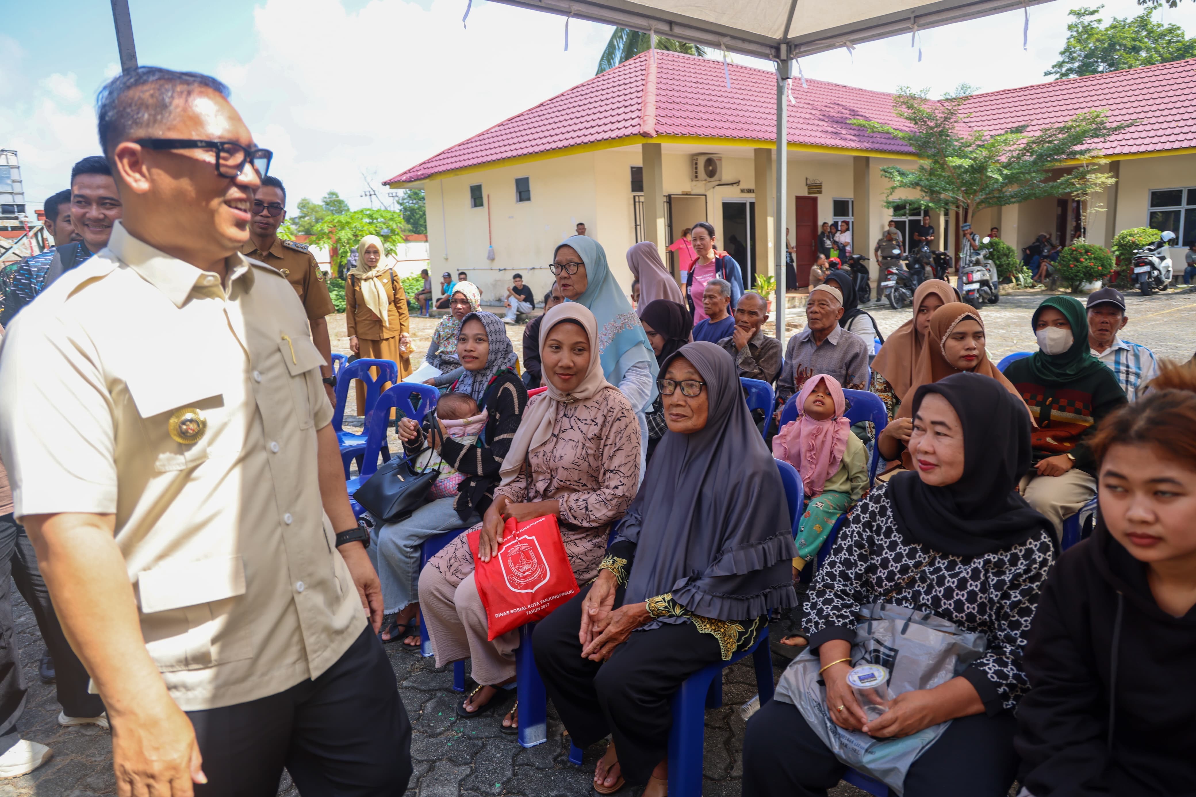 Pemprov Kepri Salurkan 500 Paket Sembako, Perkuat Kesejahteraan Sosial di Tanjungpinang