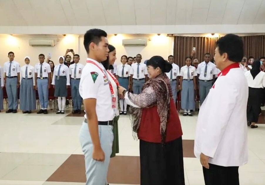 Hasya Danirmala Putri Arthadir Terpilih Sebagai Penerima Tanda Peserta pada Pembukaan Dilkat Pasukan Paskibraka