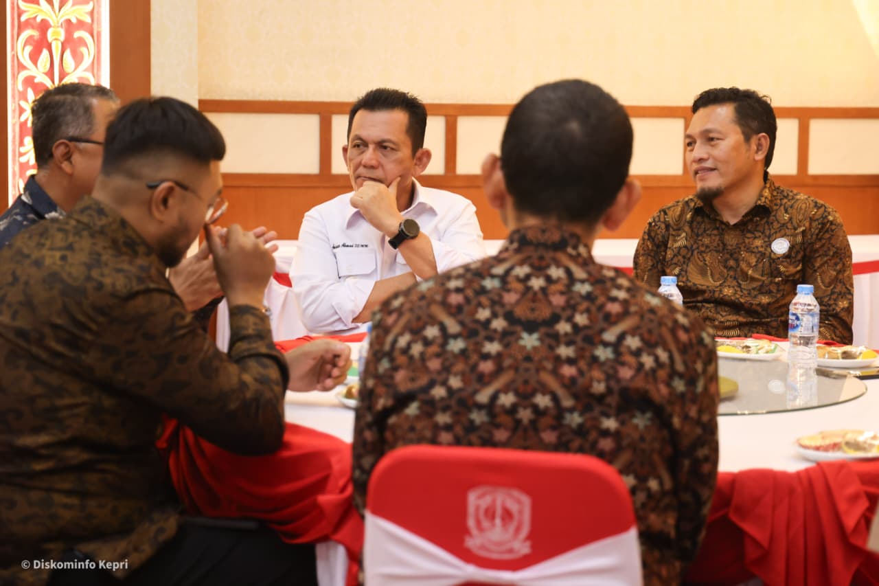Gubernur Ansar Bahas Penguatan Internet dan Green Energy Bersama PLN Icon Plus