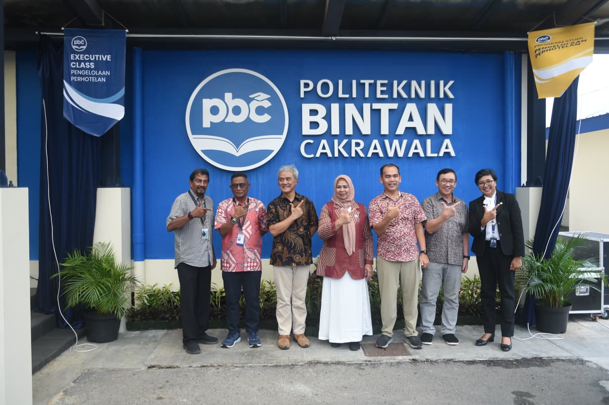 Dewi Ansar Hadiri Open House Evolusi Kampus PBC, Penanda Perkembangan Dunia Pendidikan Kepri